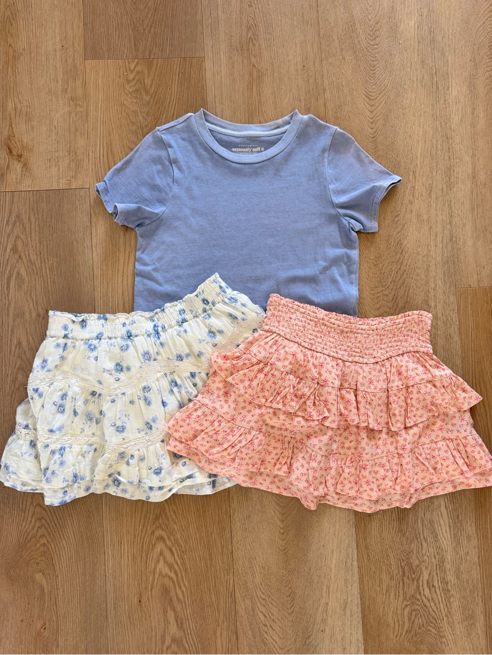 Aeropostale 2 Skirts w/ Shorts Under Skort & 1 Short Sleeve T Shirt Small Bundle